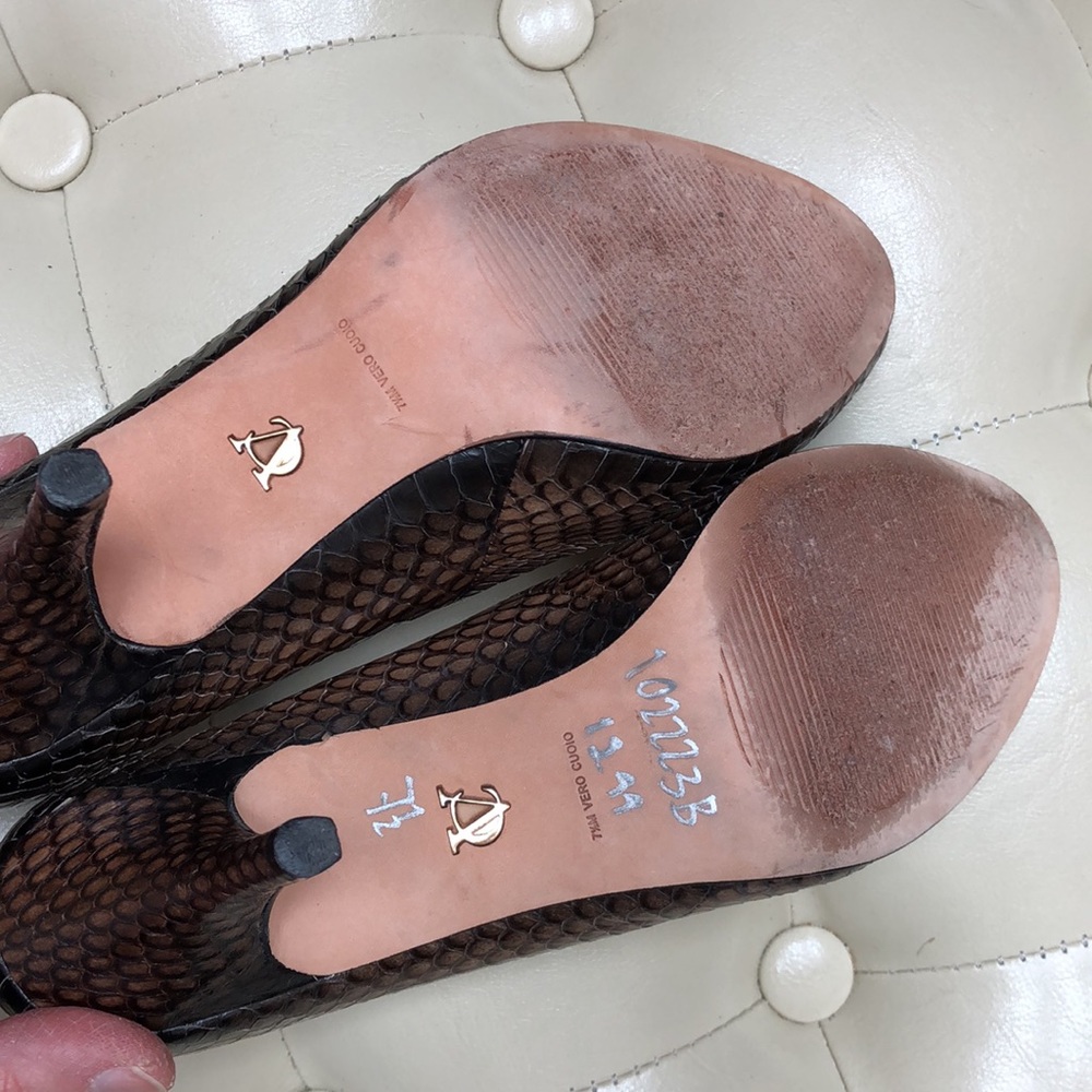 Vince Camuto all leather pump heel shoe, size 7.5 - Picture 9 of 11